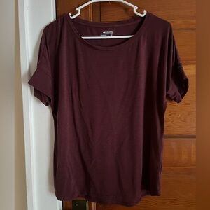 Columbia size small maroon women’s tshirt